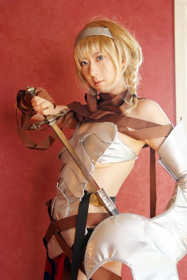 コスプレイヤー 桜井さち まんぐり返しで食い込んだ股間がエロい 『クイーンズブレイド』 レイナのコスプレ画像