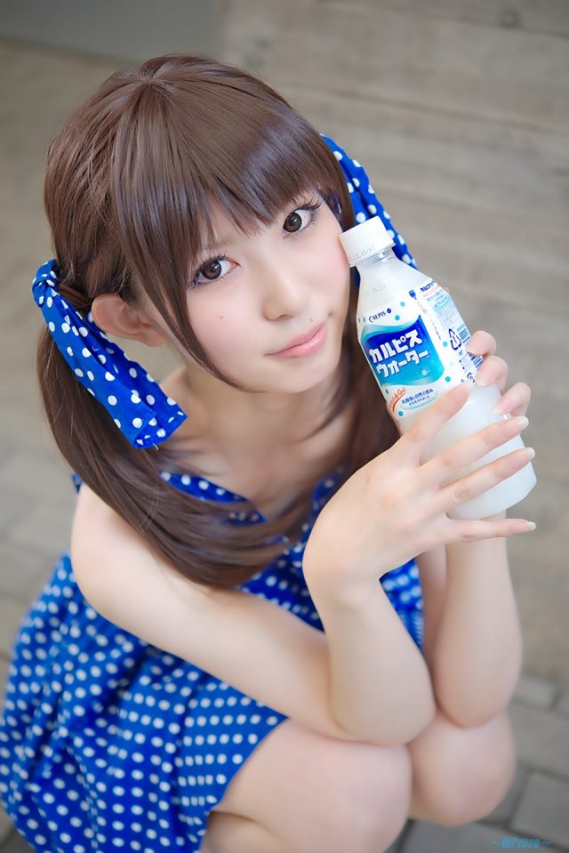 コスプレイヤー 璃波 水玉のミニスカワンピースがエロ可愛い カルピス擬人化コスプレ画像