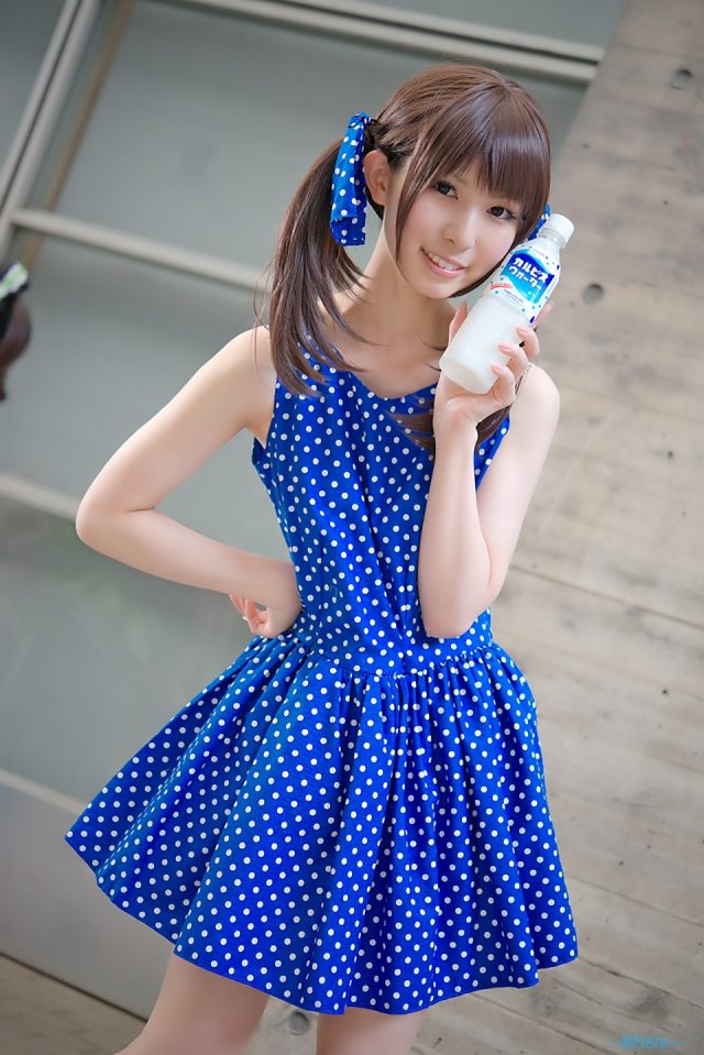コスプレイヤー 璃波 水玉のミニスカワンピースがエロ可愛い カルピス擬人化コスプレ画像