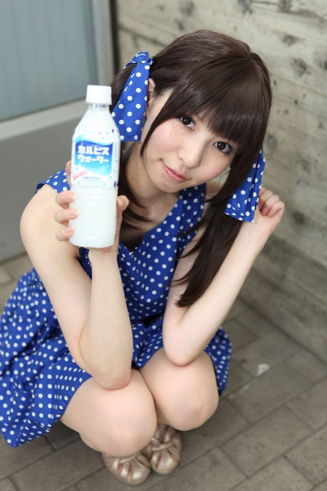 コスプレイヤー 璃波 水玉のミニスカワンピースがエロ可愛い カルピス擬人化コスプレ画像