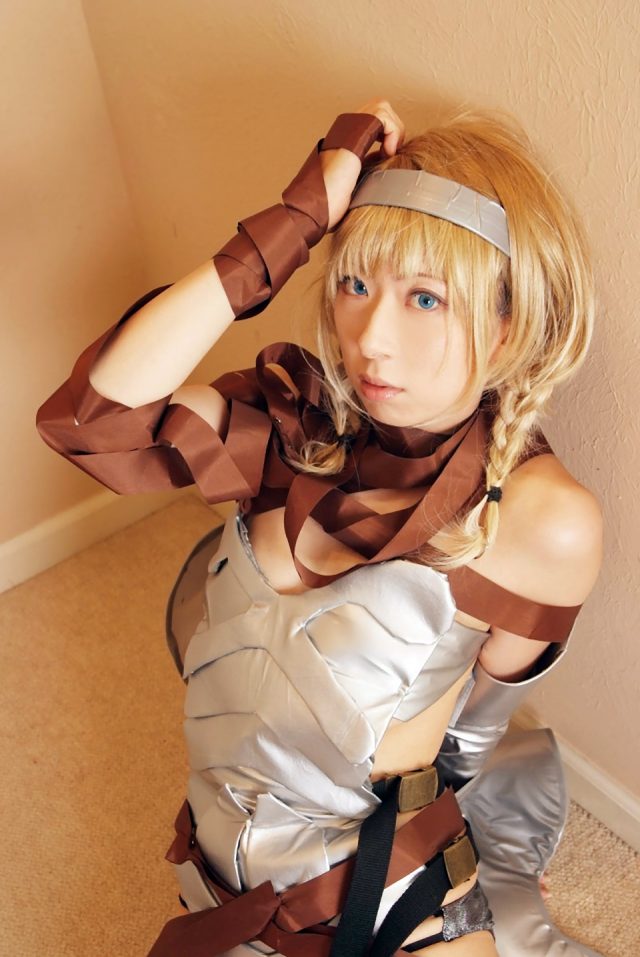 コスプレイヤー 桜井さち まんぐり返しで食い込んだ股間がエロい 『クイーンズブレイド』 レイナのコスプレ画像