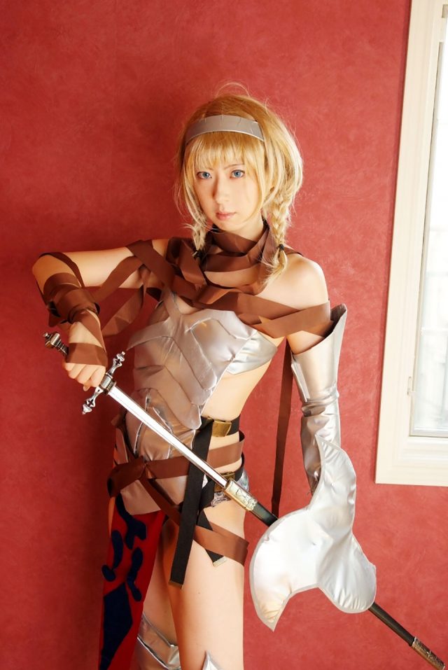 コスプレイヤー 桜井さち まんぐり返しで食い込んだ股間がエロい 『クイーンズブレイド』 レイナのコスプレ画像