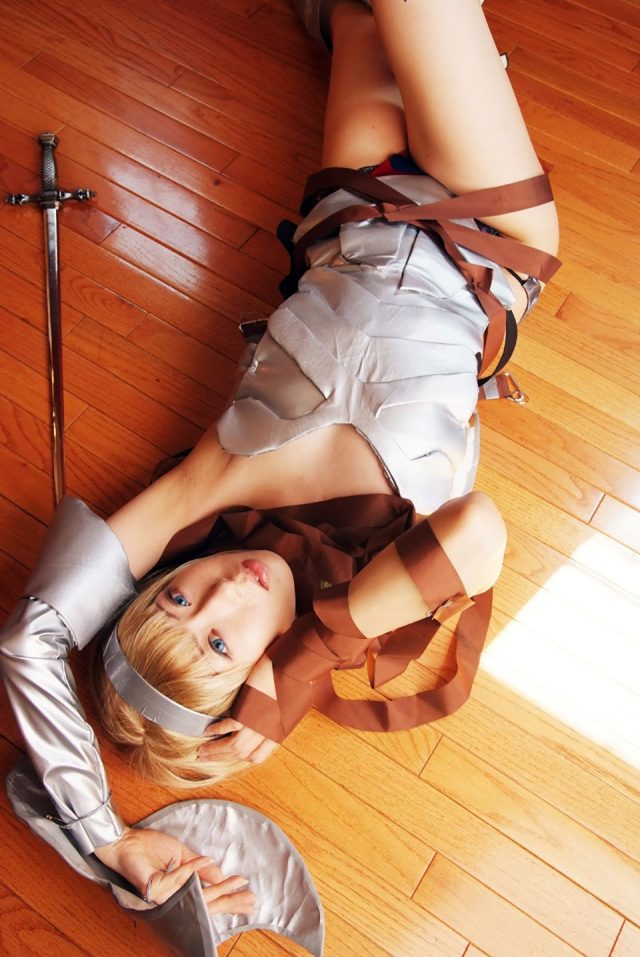 コスプレイヤー 桜井さち まんぐり返しで食い込んだ股間がエロい 『クイーンズブレイド』 レイナのコスプレ画像