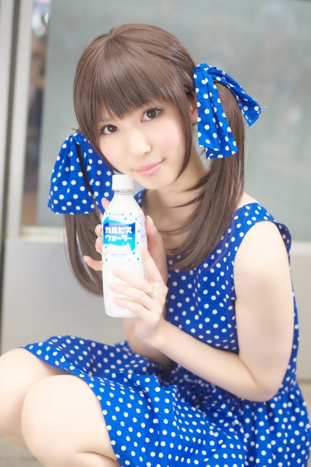 コスプレイヤー 璃波 水玉のミニスカワンピースがエロ可愛い カルピス擬人化コスプレ画像