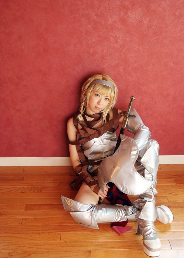 コスプレイヤー 桜井さち まんぐり返しで食い込んだ股間がエロい 『クイーンズブレイド』 レイナのコスプレ画像