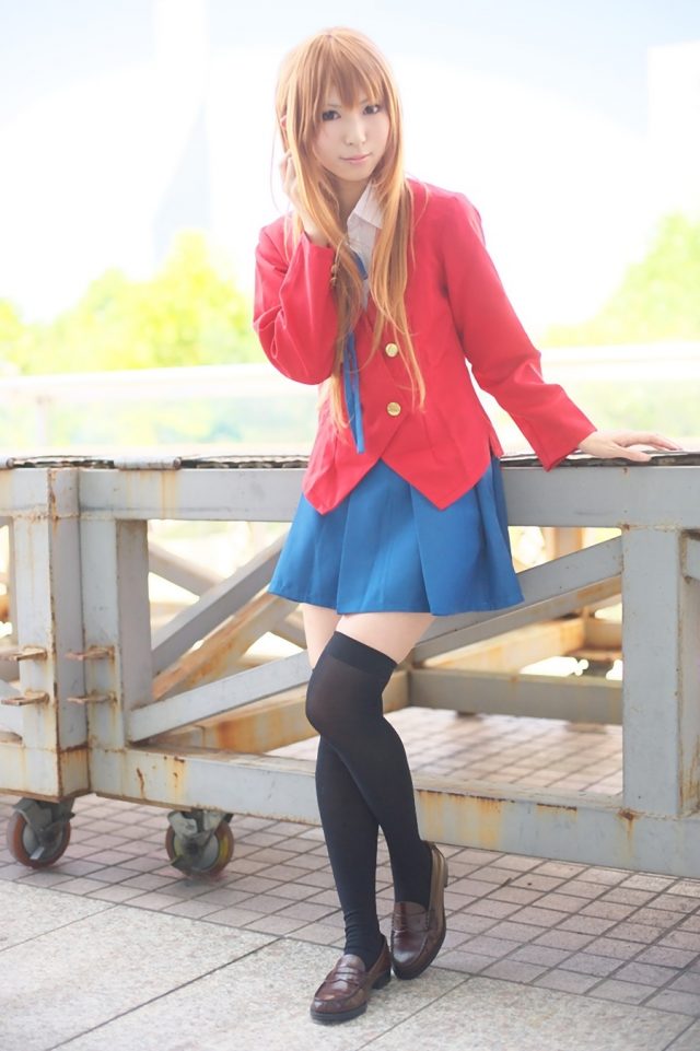 コスプレイヤー 璃波 ミニスカにニーハイがエロい 『とらドラ!』 逢坂大河の制服コスプレ画像