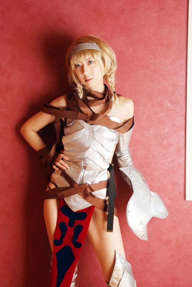 コスプレイヤー 桜井さち まんぐり返しで食い込んだ股間がエロい 『クイーンズブレイド』 レイナのコスプレ画像