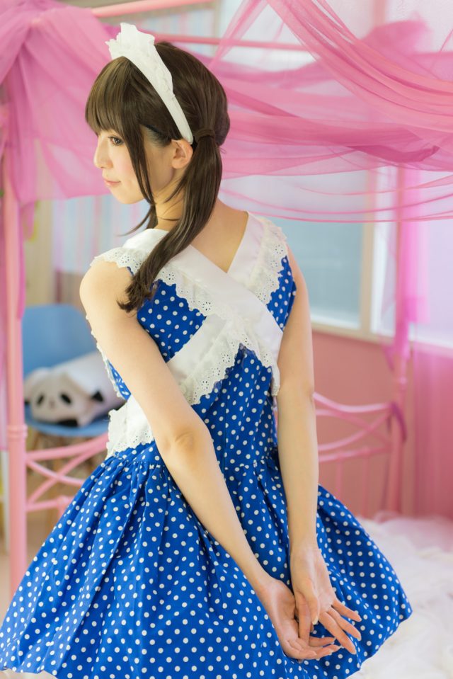 コスプレイヤー 璃波 水玉のミニスカワンピースがエロ可愛い カルピス擬人化コスプレ画像