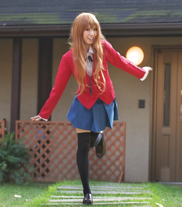 コスプレイヤー 璃波 ミニスカにニーハイがエロい 『とらドラ!』 逢坂大河の制服コスプレ画像