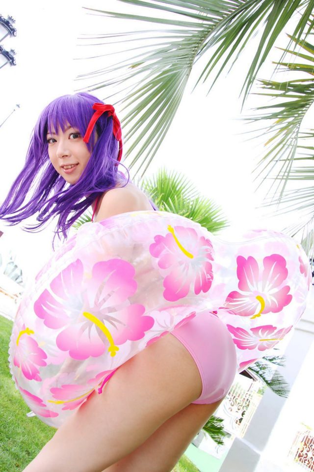 コスプレイヤー 桜井さち ピンクのビキニ水着に食い込んだ尻がエロい 『Fate stay night』 間桐桜のコスプレ画像