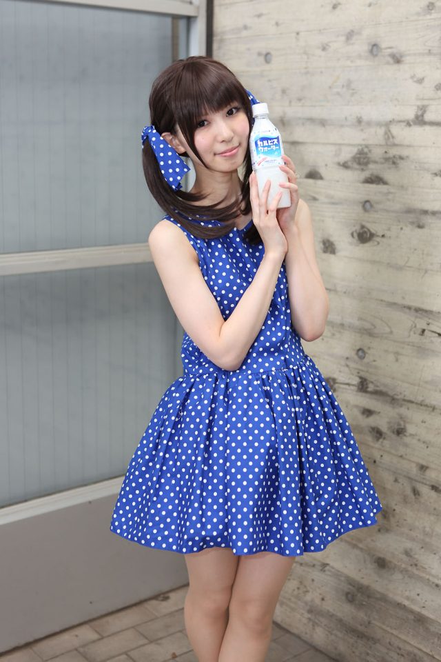 コスプレイヤー 璃波 水玉のミニスカワンピースがエロ可愛い カルピス擬人化コスプレ画像
