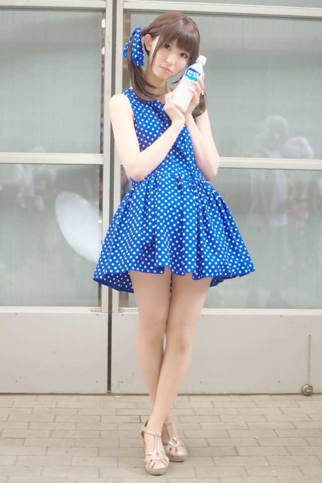 コスプレイヤー 璃波 水玉のミニスカワンピースがエロ可愛い カルピス擬人化コスプレ画像