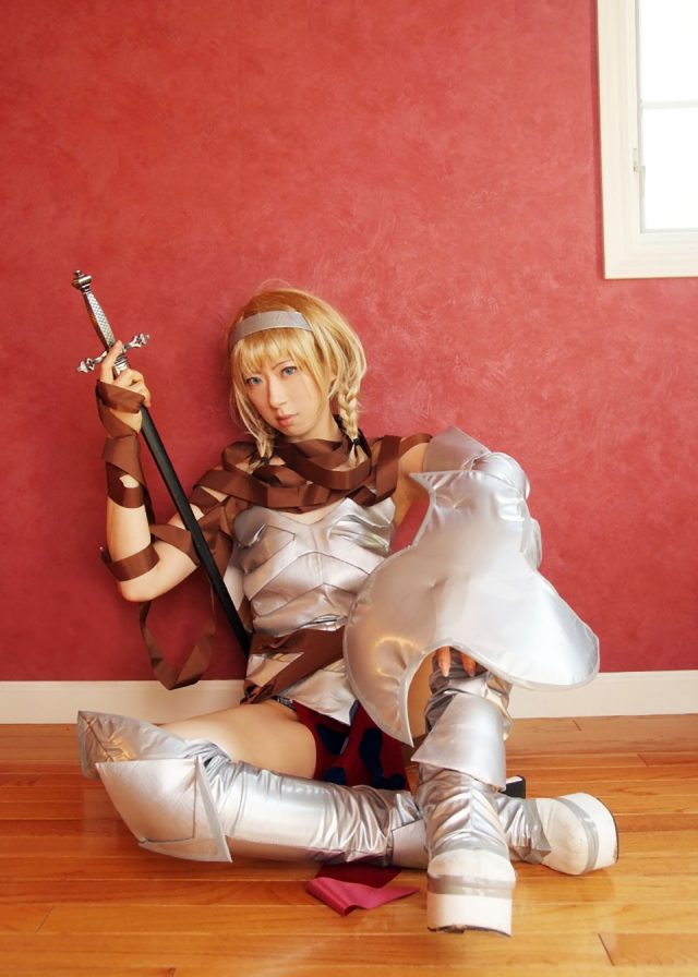 コスプレイヤー 桜井さち まんぐり返しで食い込んだ股間がエロい 『クイーンズブレイド』 レイナのコスプレ画像