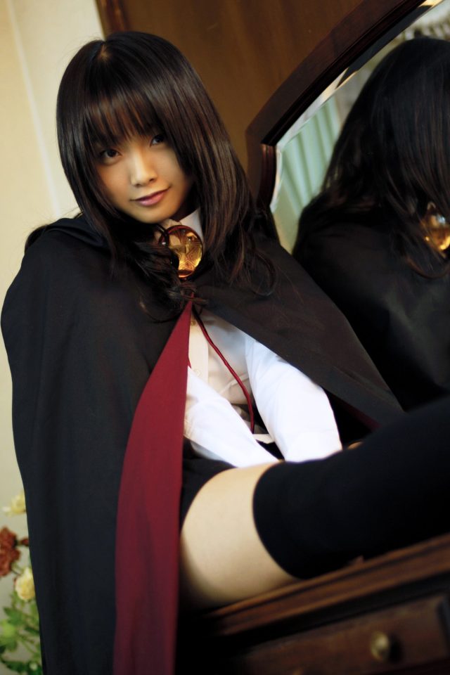 コスプレイヤー 松永亜矢香 絶対領域から見える太ももがエロい 『ゼロの使い魔』 ルイズのコスプレ画像