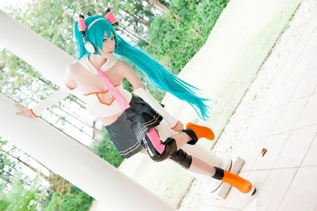 コスプレイヤー アゲハ パンツが見えそうなミニスカがエロい 『初音ミク Cheerful Ver』 チアガールのコスプレ画像