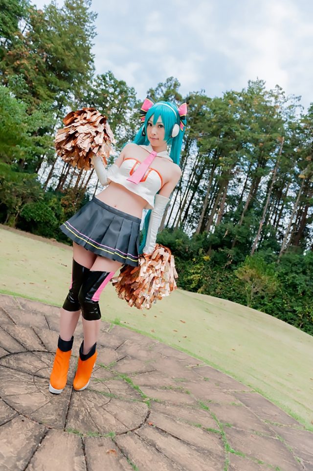 コスプレイヤー アゲハ パンツが見えそうなミニスカがエロい 『初音ミク Cheerful Ver』 チアガールのコスプレ画像