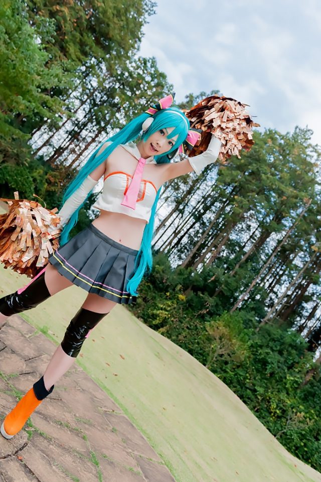 コスプレイヤー アゲハ パンツが見えそうなミニスカがエロい 『初音ミク Cheerful Ver』 チアガールのコスプレ画像