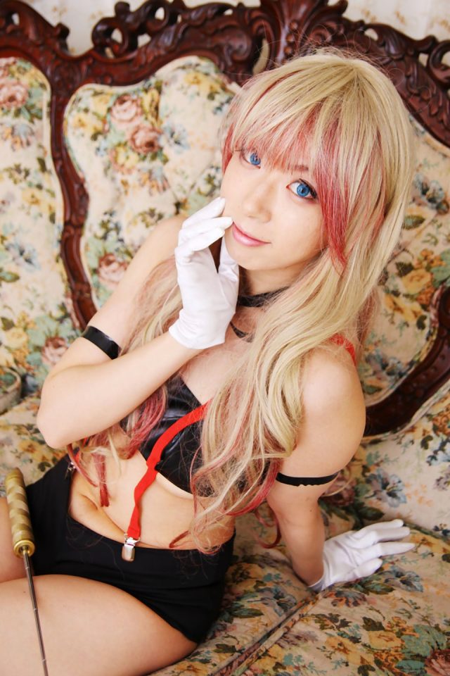 コスプレイヤー 桜井さち スリットから見える短パンやムチムチな太ももがエロい 『マクロスF』 シェリルの射手座コスプレ画像