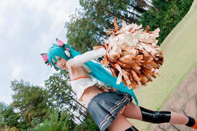 コスプレイヤー アゲハ パンツが見えそうなミニスカがエロい 『初音ミク Cheerful Ver』 チアガールのコスプレ画像