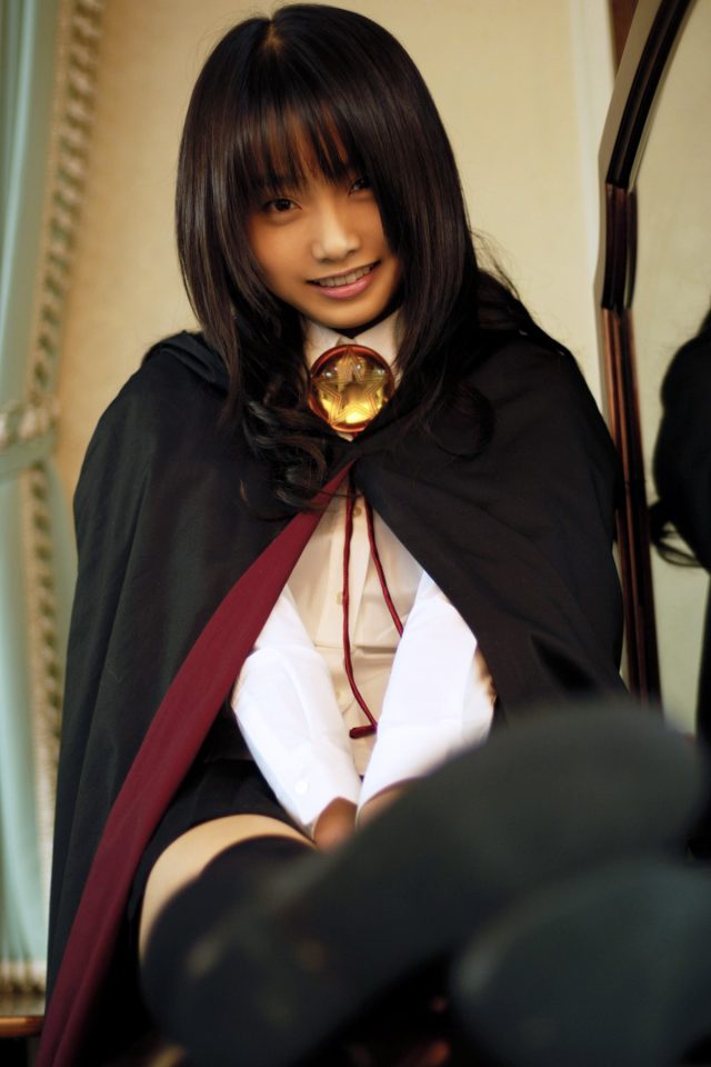 コスプレイヤー 松永亜矢香 絶対領域から見える太ももがエロい 『ゼロの使い魔』 ルイズのコスプレ画像