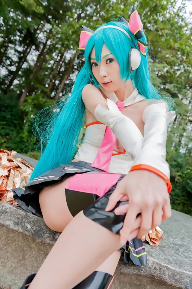 コスプレイヤー アゲハ パンツが見えそうなミニスカがエロい 『初音ミク Cheerful Ver』 チアガールのコスプレ画像