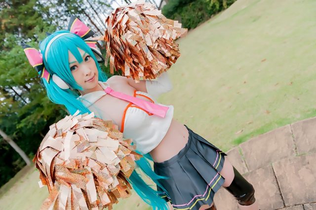 コスプレイヤー アゲハ パンツが見えそうなミニスカがエロい 『初音ミク Cheerful Ver』 チアガールのコスプレ画像
