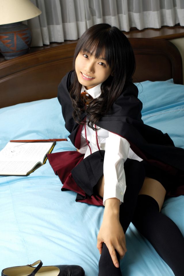 コスプレイヤー 松永亜矢香 絶対領域から見える太ももがエロい 『ゼロの使い魔』 ルイズのコスプレ画像