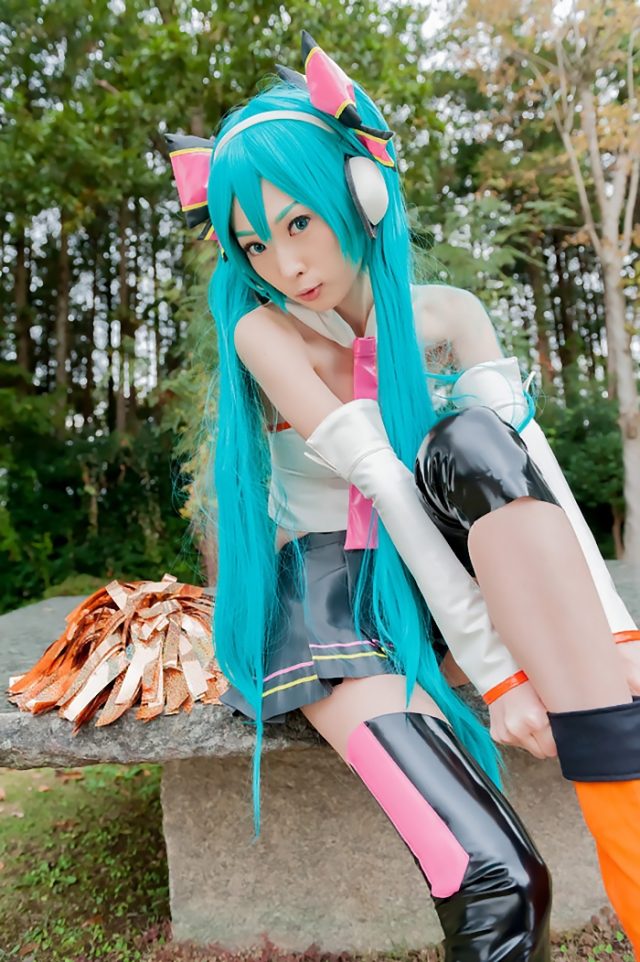 コスプレイヤー アゲハ パンツが見えそうなミニスカがエロい 『初音ミク Cheerful Ver』 チアガールのコスプレ画像