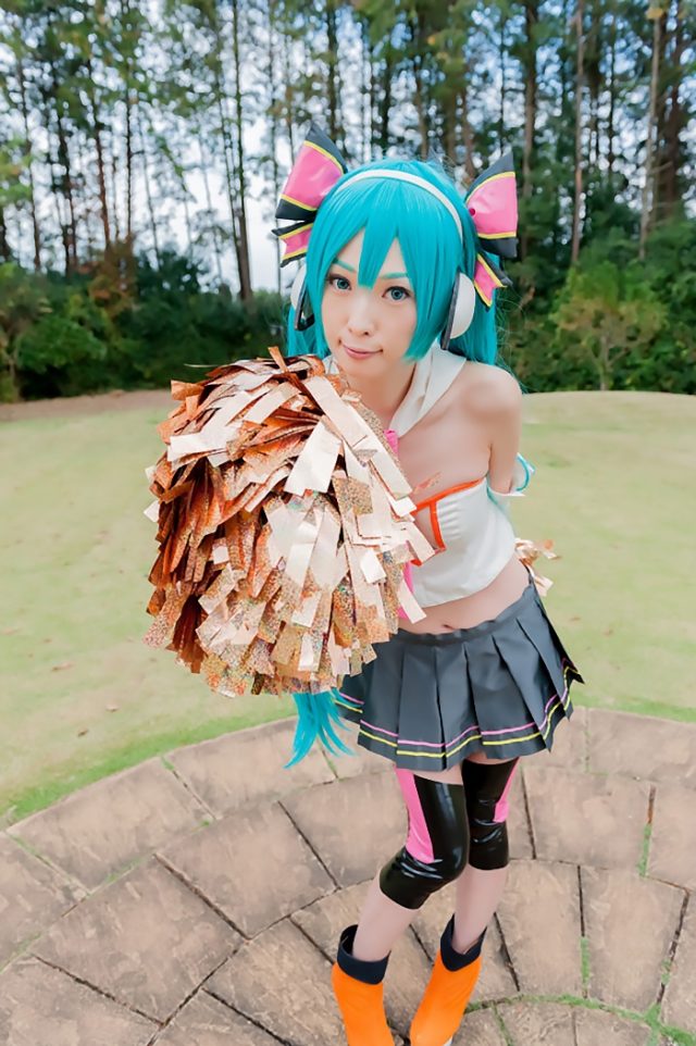 コスプレイヤー アゲハ パンツが見えそうなミニスカがエロい 『初音ミク Cheerful Ver』 チアガールのコスプレ画像