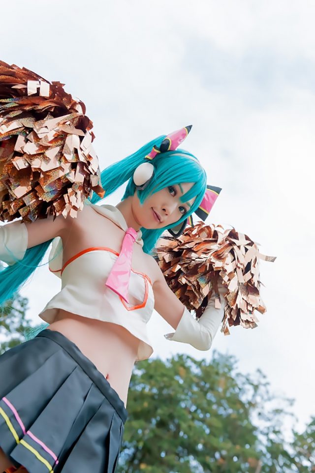 コスプレイヤー アゲハ パンツが見えそうなミニスカがエロい 『初音ミク Cheerful Ver』 チアガールのコスプレ画像