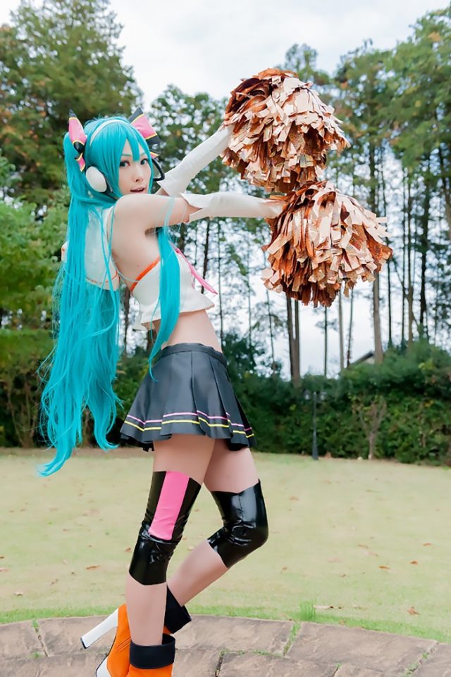 コスプレイヤー アゲハ パンツが見えそうなミニスカがエロい 『初音ミク Cheerful Ver』 チアガールのコスプレ画像