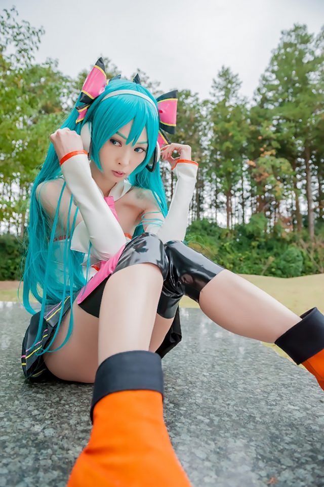 コスプレイヤー アゲハ パンツが見えそうなミニスカがエロい 『初音ミク Cheerful Ver』 チアガールのコスプレ画像