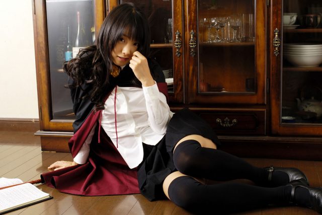 コスプレイヤー 松永亜矢香 絶対領域から見える太ももがエロい 『ゼロの使い魔』 ルイズのコスプレ画像