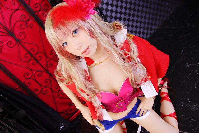 コスプレイヤー 桜井さち ホットパンツに浮かぶパン線がエロい 『マクロスF』 シェリルのコスプレ画像