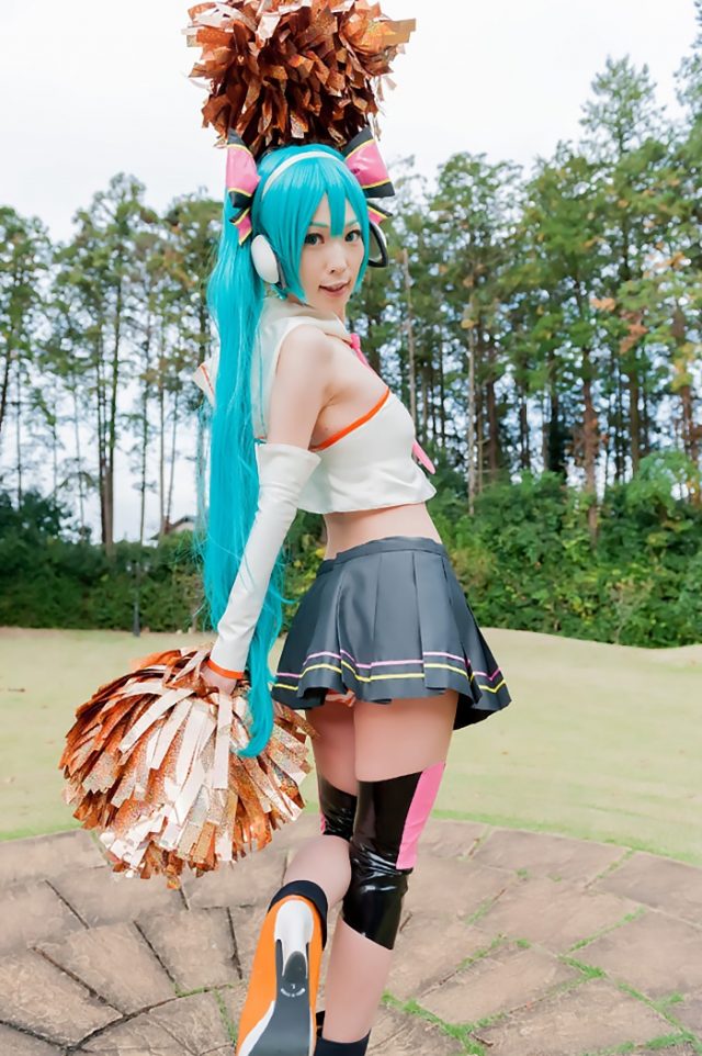 コスプレイヤー アゲハ パンツが見えそうなミニスカがエロい 『初音ミク Cheerful Ver』 チアガールのコスプレ画像