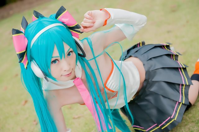 コスプレイヤー アゲハ パンツが見えそうなミニスカがエロい 『初音ミク Cheerful Ver』 チアガールのコスプレ画像