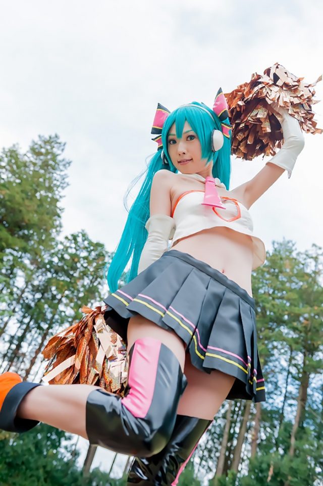 コスプレイヤー アゲハ パンツが見えそうなミニスカがエロい 『初音ミク Cheerful Ver』 チアガールのコスプレ画像