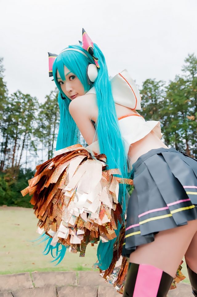 コスプレイヤー アゲハ パンツが見えそうなミニスカがエロい 『初音ミク Cheerful Ver』 チアガールのコスプレ画像