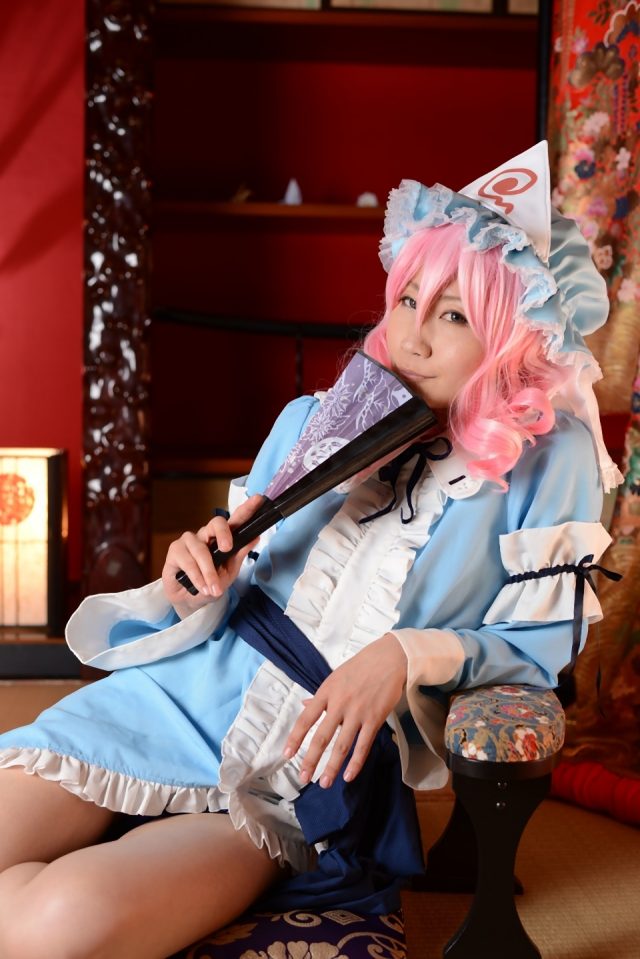コスプレイヤー 叶兎（かなと） 四つん這いでパイパンの無修正マンコや足コキポーズがエロい 『東方project』 西行寺幽々子（さいぎょうじゆゆこ）のコスプレ画像