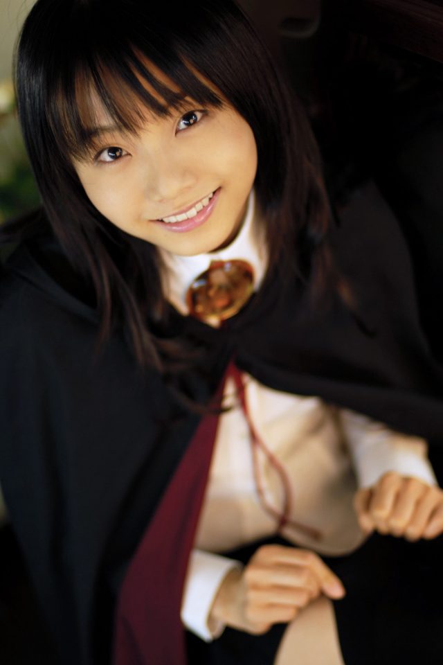 コスプレイヤー 松永亜矢香 絶対領域から見える太ももがエロい 『ゼロの使い魔』 ルイズのコスプレ画像