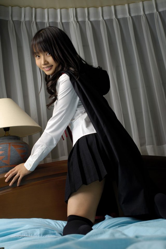 コスプレイヤー 松永亜矢香 絶対領域から見える太ももがエロい 『ゼロの使い魔』 ルイズのコスプレ画像