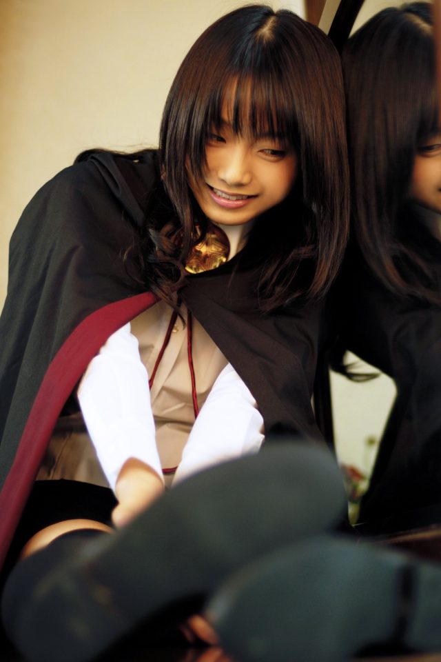 コスプレイヤー 松永亜矢香 絶対領域から見える太ももがエロい 『ゼロの使い魔』 ルイズのコスプレ画像