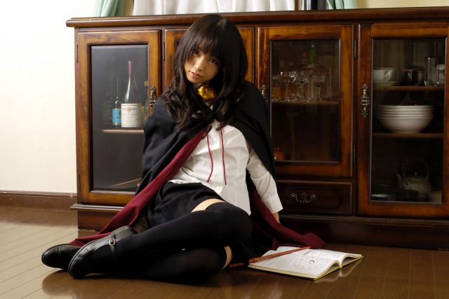 コスプレイヤー 松永亜矢香 絶対領域から見える太ももがエロい 『ゼロの使い魔』 ルイズのコスプレ画像