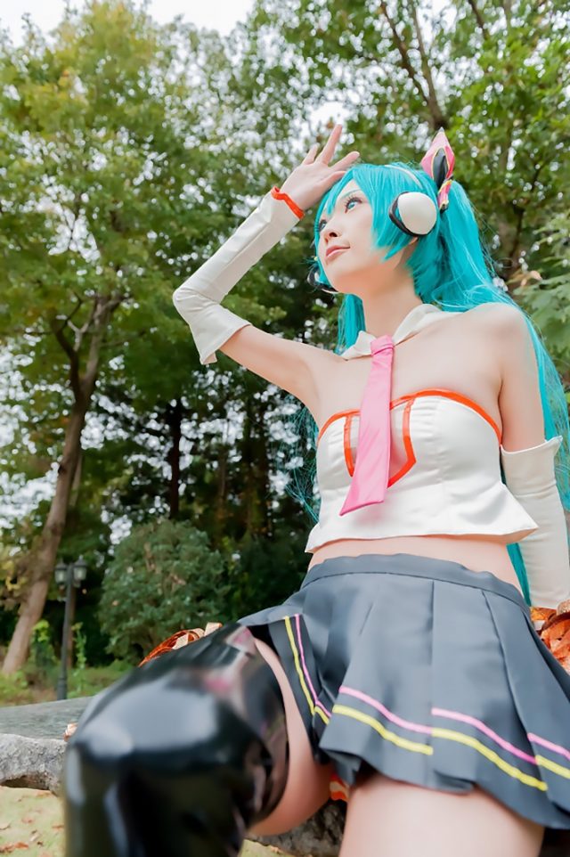 コスプレイヤー アゲハ パンツが見えそうなミニスカがエロい 『初音ミク Cheerful Ver』 チアガールのコスプレ画像