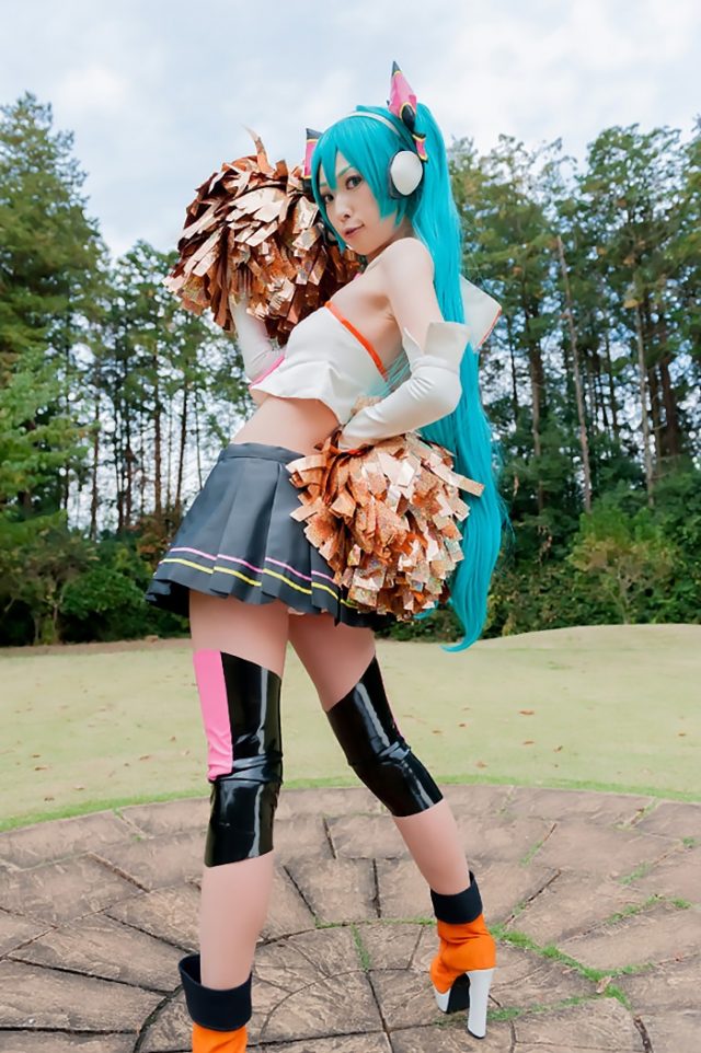 コスプレイヤー アゲハ パンツが見えそうなミニスカがエロい 『初音ミク Cheerful Ver』 チアガールのコスプレ画像