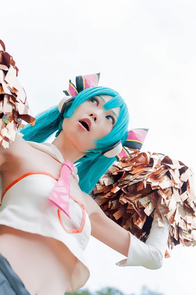 コスプレイヤー アゲハ パンツが見えそうなミニスカがエロい 『初音ミク Cheerful Ver』 チアガールのコスプレ画像