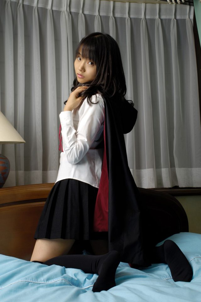 コスプレイヤー 松永亜矢香 絶対領域から見える太ももがエロい 『ゼロの使い魔』 ルイズのコスプレ画像