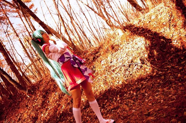 コスプレイヤー アゲハ ミニスカの巫女服にハイソックスがエロい 初音ミクの巫女コスプレ画像