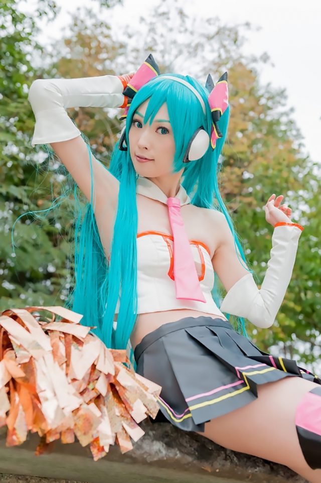 コスプレイヤー アゲハ パンツが見えそうなミニスカがエロい 『初音ミク Cheerful Ver』 チアガールのコスプレ画像