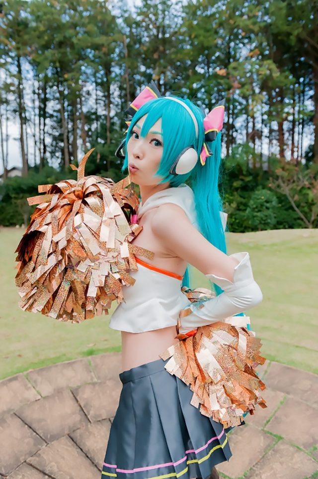 コスプレイヤー アゲハ パンツが見えそうなミニスカがエロい 『初音ミク Cheerful Ver』 チアガールのコスプレ画像